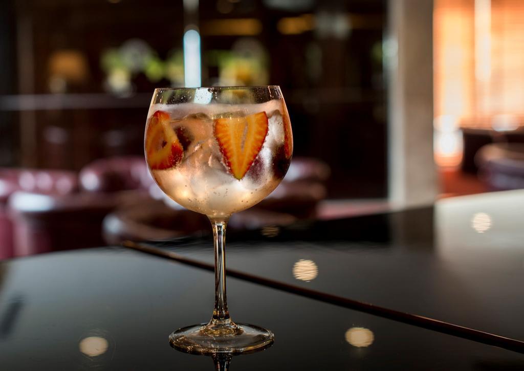 Hotel Solverde Spa&Wellness Center Vila Nova de Gaia Exterior foto A glass of wine cooler